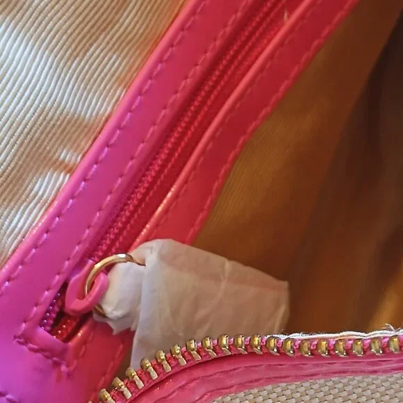 NWT Victoria Secret Cream & Barbie Pink Zippered Handbag - Picture 10 of 11